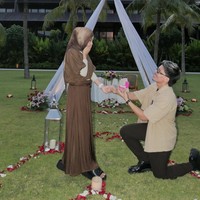 Potret Romantis Anniversary Pernikahan Aurel-Atta, Dapat Hadiah Emas Batangan