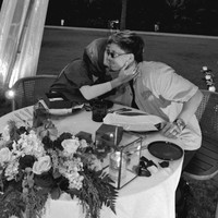 Atta memilih anniversary dinner bersama istri tercinta. Will you marry me… today, tomorrow, and forever? Setengah dekade perjalanan kita, walau banyak ujian, naik turun, dan ketidaksempurnaan, kapal kita tetap berlayar. Dan aku akan selalu memilih kamu—lagi dan lagi. Happy 5th anniversary bby,  tulis keterangan unggahan. Foto: Instagram/@attahalilintar