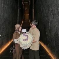 Meski sudah 5 tahun bersama dan memiliki 2 orang anak namun Atta dan Aurel justru terlihat makin kompak dan romantis. Foto: Instagram/@attahalilintar