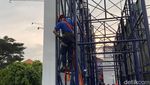 Baliho Aku Harus Mati di JPO Kayutangan Kota Malang Dicopot Satpol PP