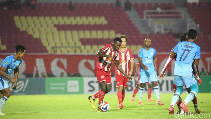 Deltras FC vs Persela Lamongan.