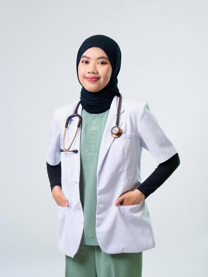 Haldy Sabri, suami Irish Bella, bersyukur anak resmi jadi dokter.