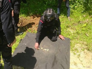 Jibom Musnahkan Granat Nanas yang Ditemukan di Pemakaman Palopo