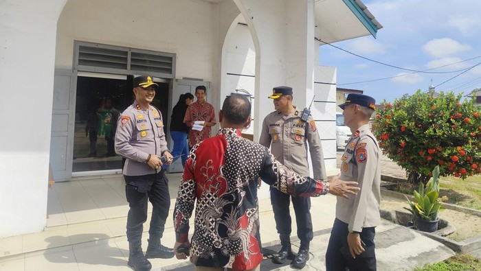 Kapolres Bangka Barat meninjau pengamanan Paskah