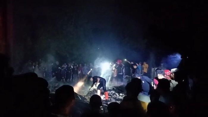 Kebakaran rumah di Mojokerto menewaskan pemilik rumah.