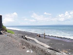 Selamatkan Teman Saat Banyu Pinaruh, Pria di Gianyar Hilang Terseret Ombak