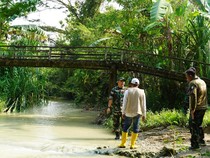 Puluhan Tahun Menanti, Warga Napis Bojonegoro Akhirnya Punya Jembatan