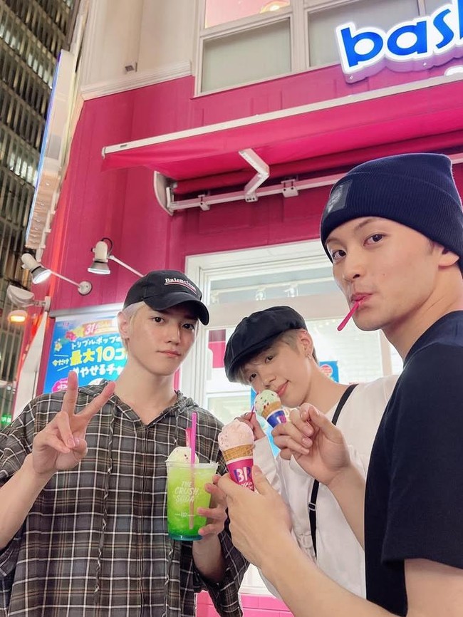 Mark Lee Doyan Ngemil Cupcake hingga Makan Es Krim Bareng Member NCT