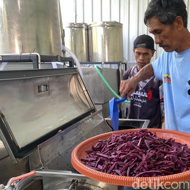 Mengintip Dapur Produksi Keripik Sayur dan Buah, Oleh-oleh Unggulan Kota Batu