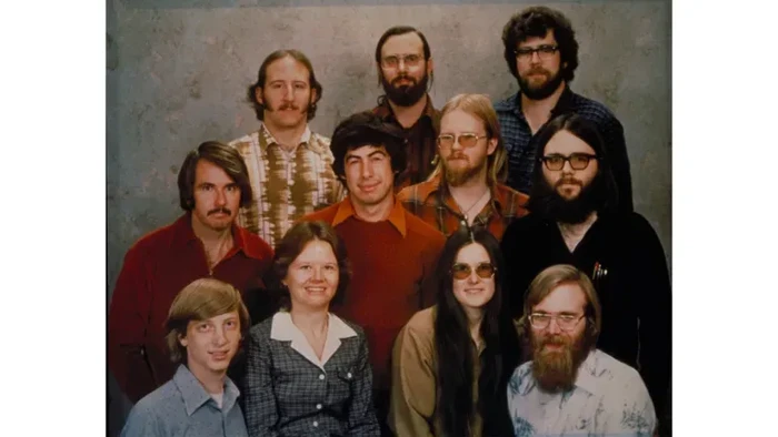 Microsoft merayakan anniversary ke-51. Foto tim pertama di Microsoft pada tahun 1978 dipamerkan dan menunjukkan siapa saja yang berdiri di lini depan.