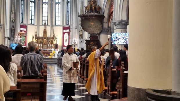 Misa Minggu Paskah di Gereja Katedral Jakarta, Minggu (5/4/2026)