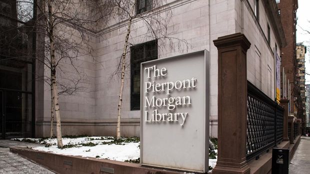 Pierpont Morgan Library Museum di Midtown Manhattan. Lanmadk Bangunan ini didirikan untuk menampung perpustakaan pribadi J. P. Morgan pada tahun 1906.