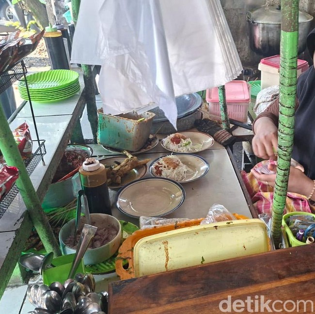 Racikan Rempah Gurih, Nasi Becek Cangkringan Nganjuk Bikin Pelanggan Ketagihan