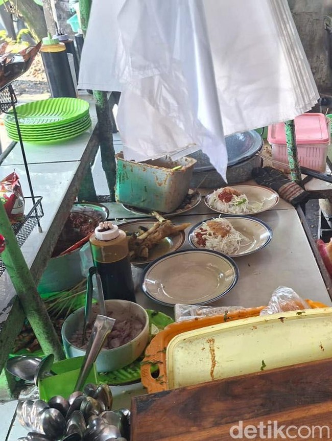 Racikan Rempah Gurih, Nasi Becek Cangkringan Nganjuk Bikin Pelanggan Ketagihan