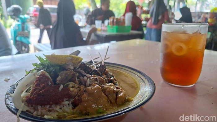 Nasi Becek Nganjuk Khas Nganjuk di Warung Ini Bikin Pelanggan Ketagihan