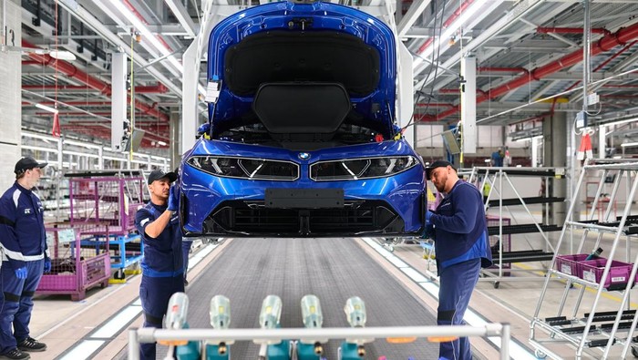 Pabrik BMW di Munchen bertransformasi menjadi lebih efektif dan kini khusus membuat kendaraan elektrifikasi.