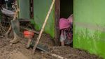 Pascabanjir Surut, Warga Demak Bersihkan Rumah Rusak