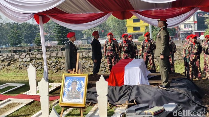 Pemakaman Mayor Zulmi di TMP Cikutra