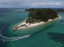 Pesona Pasir Putih Pulau Bokori Pikat Ribuan Wisatawan