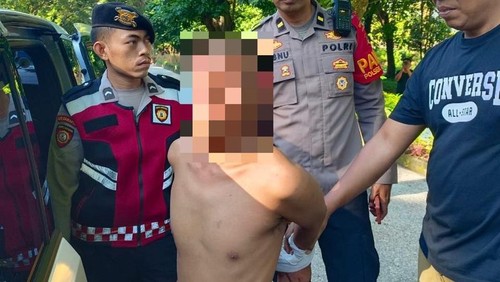 Petugas mengamankan MZ, pria yang diduga melakukan pelecehan terhadap anak dibawah umur di Udayana, Kota Mataram, NTB, Sabtu (4/4/2026). (Foto : Dok Polresta Mataram).
