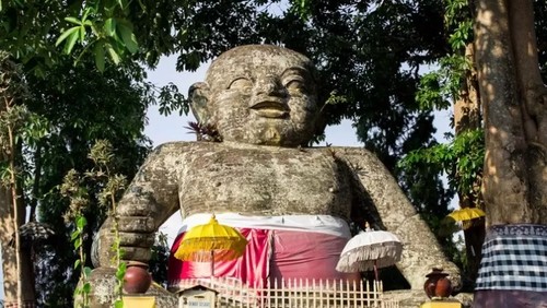 Potret Patung Bayi di Jalan Raya Sakah, Gianyar. (Foto: Laman Resmi Sejarah Bali)
