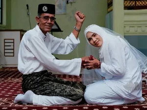 Kisah Cinta Beda Usia 23 Tahun Viral: Kakek 70 Tahun Nikahi Sepupu Istri