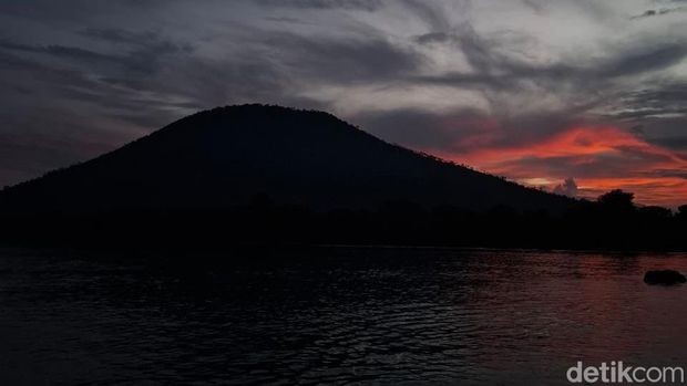 Sunset di Pulau Umang-umang Sunset di Pulau Umang-umang