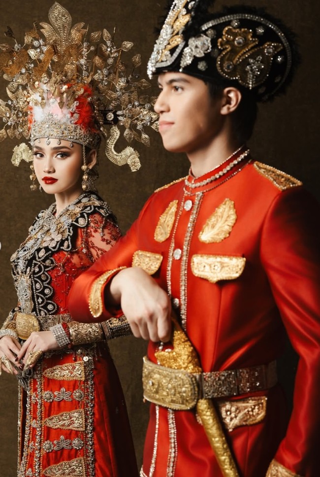 Sementara El Rumi diketahui memiliki keturunan Jawa, Sunda, dan Jerman dari orangtuanya. Darah Sunda dan Jerman diperoleh El dari kakek-nenek pihak ayahnya. Foto: Instagram/@thebridestory