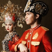 Sementara El Rumi diketahui memiliki keturunan Jawa, Sunda, dan Jerman dari orangtuanya. Darah Sunda dan Jerman diperoleh El dari kakek-nenek pihak ayahnya. Foto: Instagram/@thebridestory