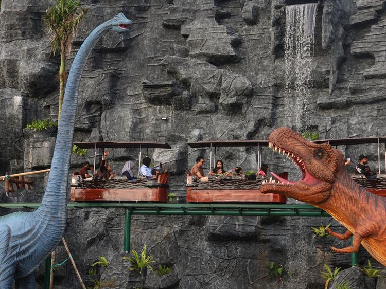 Taman Dinosaurus Jadi Magnet Wisata Keluarga