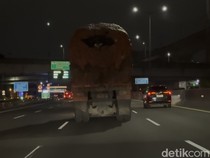 Truk Tanpa Lampu Belakang Nyaris Picu Kecelakaan Maut, Uji KIR Dipertanyakan