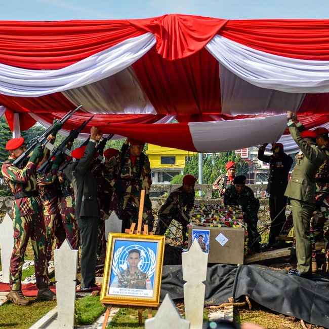 Upacara Militer Iringi Pemakaman Prajurit TNI Gugur di Lebanon