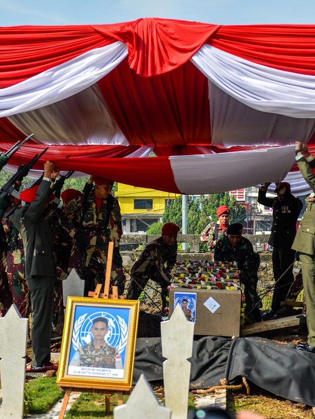 Upacara Militer Iringi Pemakaman Prajurit TNI Gugur di Lebanon