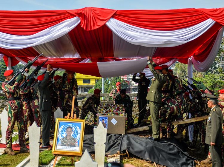 Upacara Militer Iringi Pemakaman Prajurit TNI Gugur di Lebanon