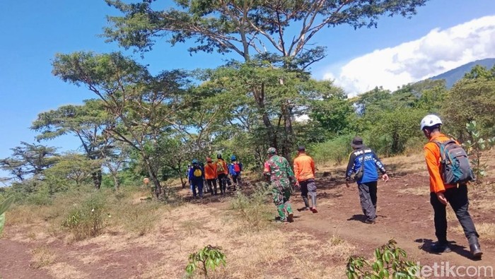 Upaya pencarian warga Situbondo hilang di TN Baluran oleh tim SAR gabungan.