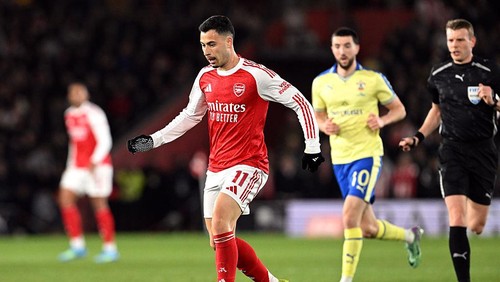 SOUTHAMPTON, ENGLAND - APRIL 04: Gabriel Martinelli of Arsenal runs with the ball during the Emirates FA Cup Quarter Final match between Southampton and Arsenal at St Marys Stadium on April 04, 2026 in Southampton, England. (Photo by Stuart MacFarlane/Arsenal FC via Getty Images)