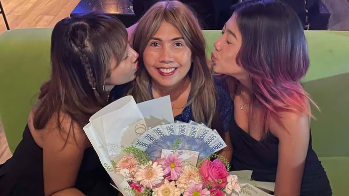 Teman Eva Lasrini mengatakan bahwa kedua putri almarhumah menghadapi kematian ibu mereka sepenuhnya sendirian. (Supplied)