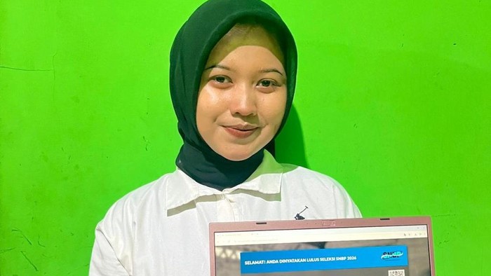 Alvira, maba Unair yang berhasil lulus SNBP di usia 14 tahun.