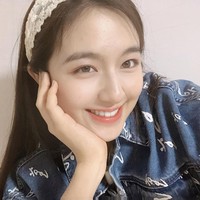 Kesan kalem dan elegan begitu melekat pada bintang drama China My Starry Love, Li Landi. Wajahnya yang tenang menghadirkan nuansa klasik yang seolah tak lekang oleh waktu. Foto: Dok. Instagram