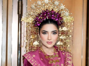 Potret Ashanty Perdana Pakai Baju Adat Palembang, Memukau Dengan Suntiang