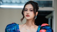 Maksudnya orang tiba-tiba manggilin aku centil ya aku terima aja karena ya itu bukan hal yang buruk kan ya. Jadi kita terima aja tagline aku centil tersebut, tuturnya. Foto: Instagram/@therealasilamaisa