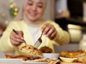 7 Etiket Makan di Berbagai Negara Ini Sering Bikin Turis Salah Paham