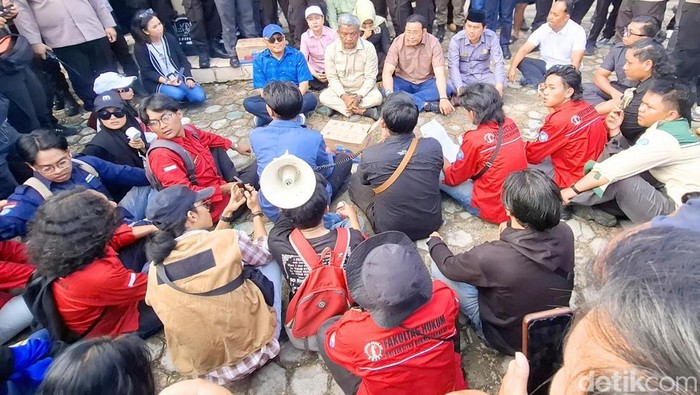 Audiensi lesehan Gempar bersama perwakilan DPRD Kota Tarakan dan Anggota DPRD Provinsi Kalimantan Utara.