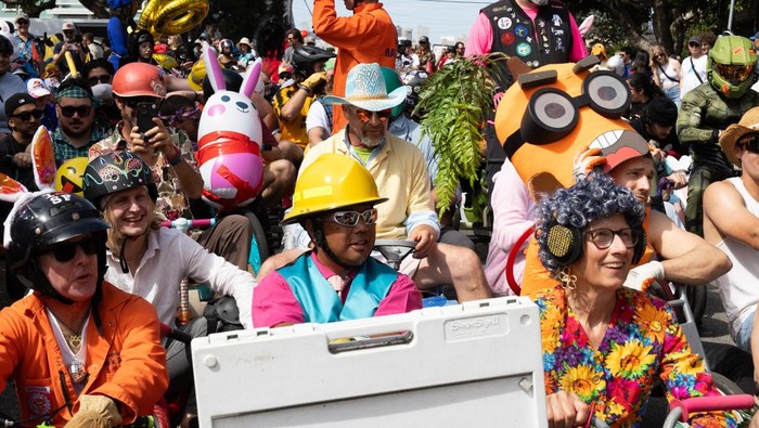 SAN FRANCISCO, CALIFORNIA - APRIL 5: Racers walk back up to the top of the course at 