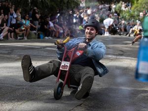 Balapan Big Wheel Warnai Jalanan San Francisco