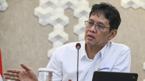 Menteri Keuangan Purbaya Yudhi Sadewa memberikan keterangan pers terkait kebijakan transportasi dan BBM di Jakarta, Senin (6/4/2026). Pemerintah memastikan tidak akan ada kenaikan harga BBM bersubsidi hingga akhir 2026 guna menjaga stabilitas ekonomi dan daya beli masyarkat. ANTARA FOTO/Hafidz Mubarak A/agr