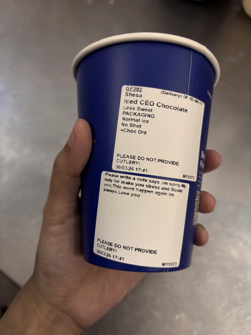 Catatan kocak pesanan di kafe Bujuk Pacar yang Ngambek, Pria Ini Minta Maaf Lewat Gelas Minuman