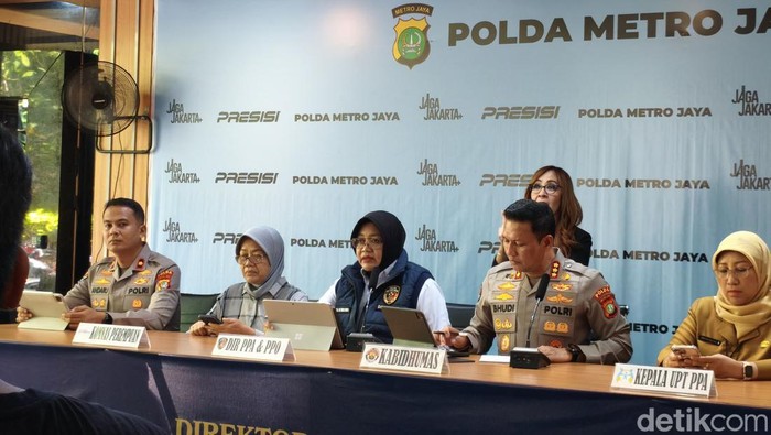 Direktorat PPO-PPA Polda Metro Jaya menangkap driver taksi online yang melecehkan penumpang wanita di Jakarta Pusat.