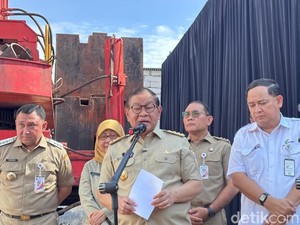 Sampah Masih Menumpuk di Kramat Jati, Pramono Targetkan Beres Sepekan