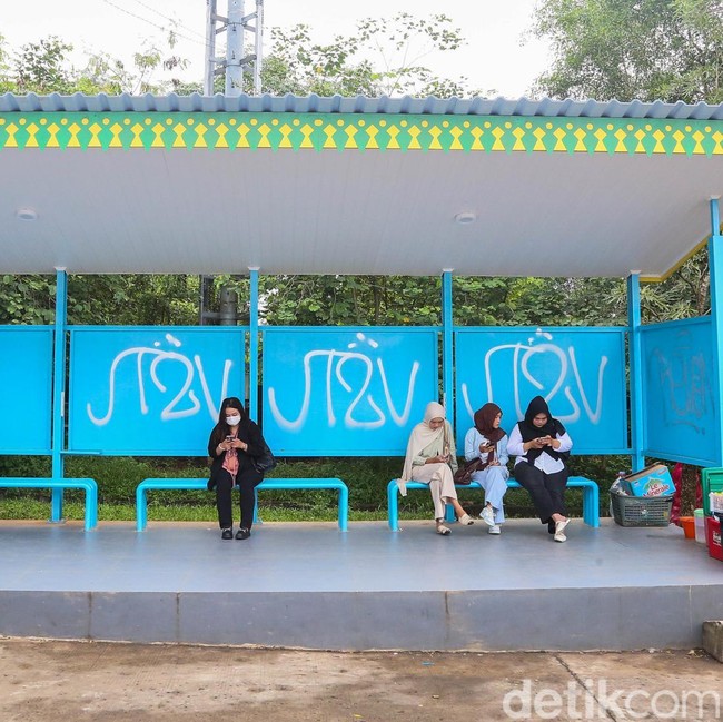 Halte Baru di Sawangan Tercoreng Aksi Vandalisme